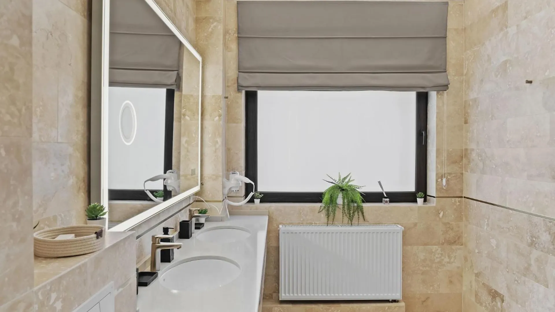 Central Two Rooms Apartment The Paradise Of Lights Bucharest