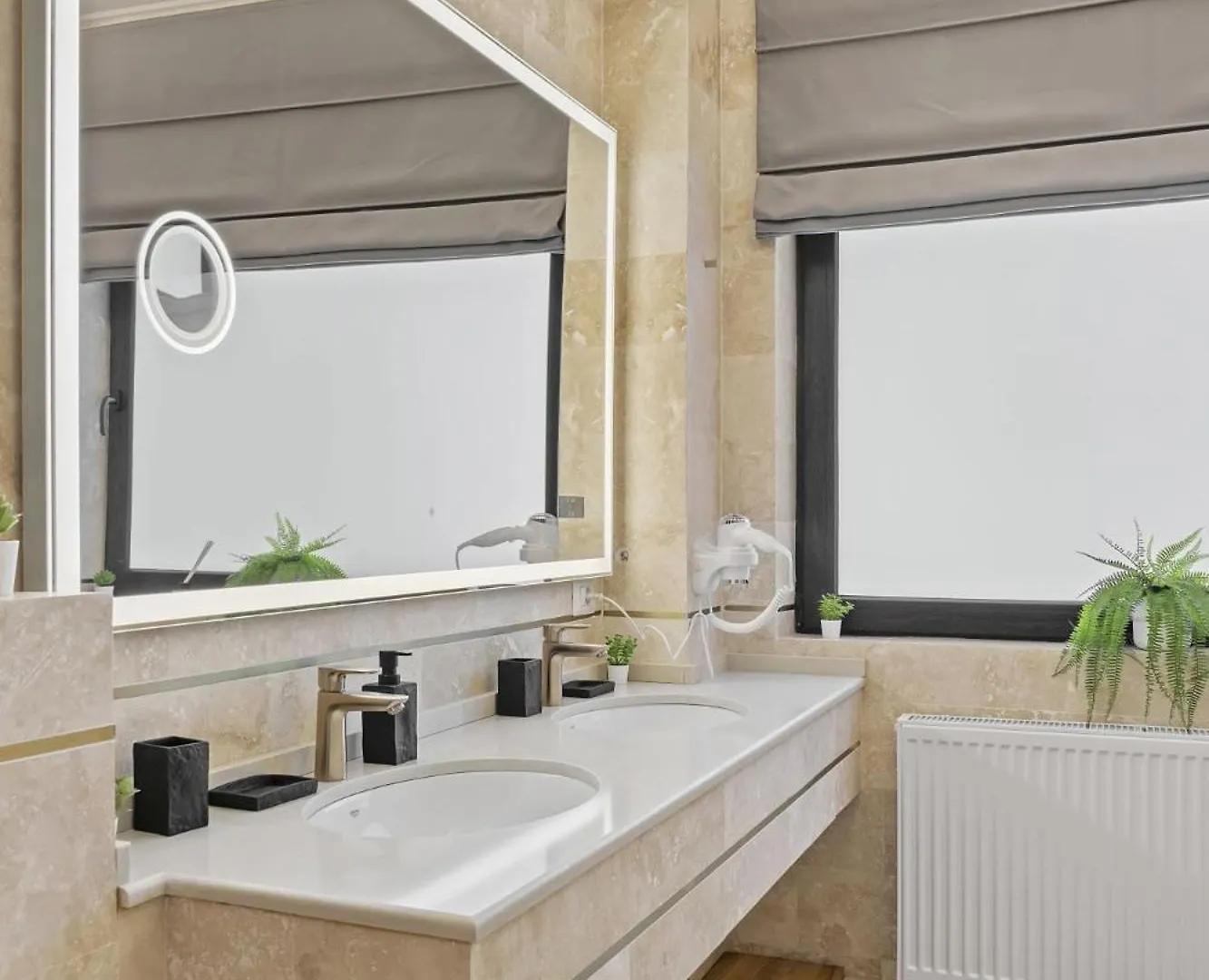 Central Two Rooms Apartment The Paradise Of Lights Bucharest Romania