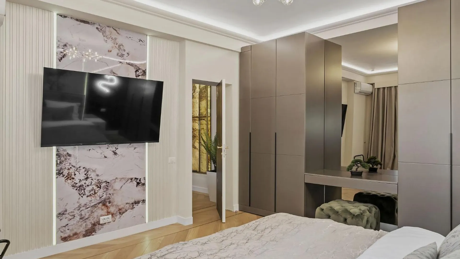 Central Two Rooms Apartment The Paradise Of Lights Bucharest