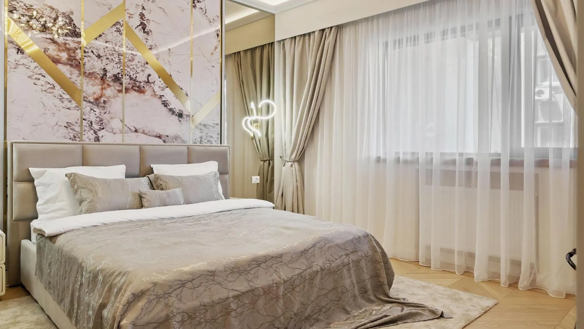 Central Two Rooms Apartment The Paradise Of Lights Bucharest 0*,  Romania